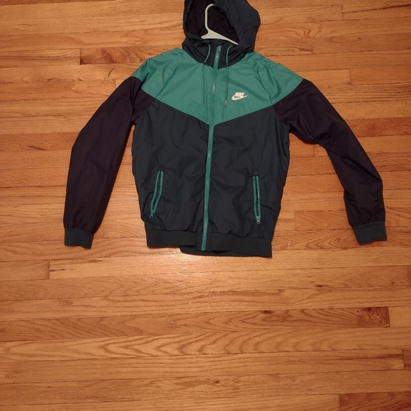 Hoodies, sweatshirts, windbreakers, and adidas pan - Picture 6 of 8